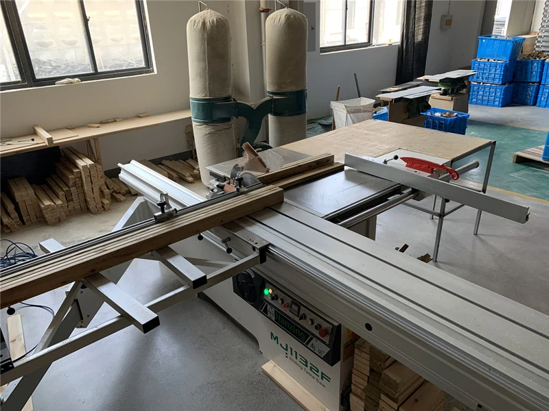 Wood cutting machine Wood cutting machine